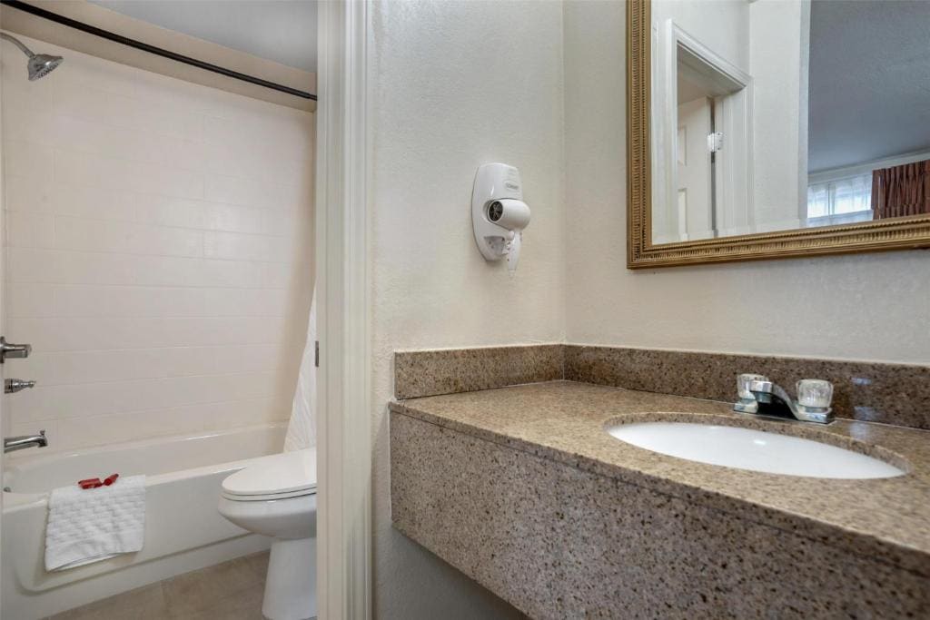 Double Room with Two Double Beds and Bath Tub - Disability/Non-Smoking room - Image 1
