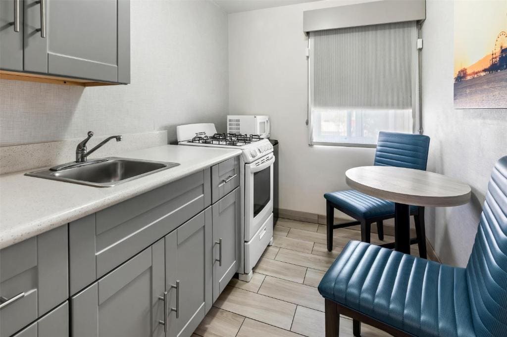 King Room with Kitchenette room - Image 1