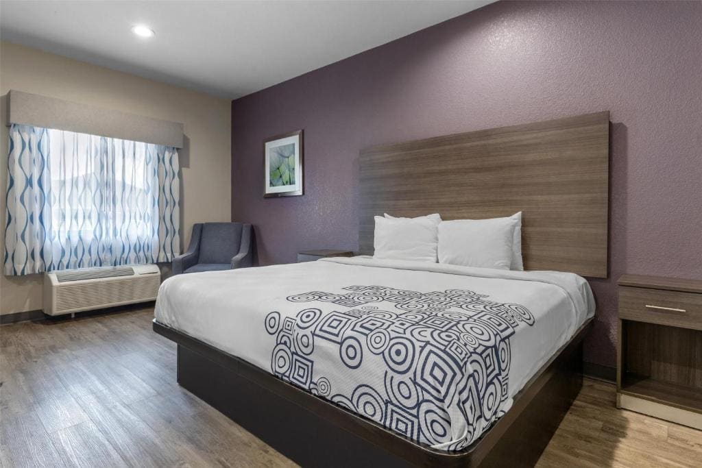 King Room - Non-Smoking room - Image 3