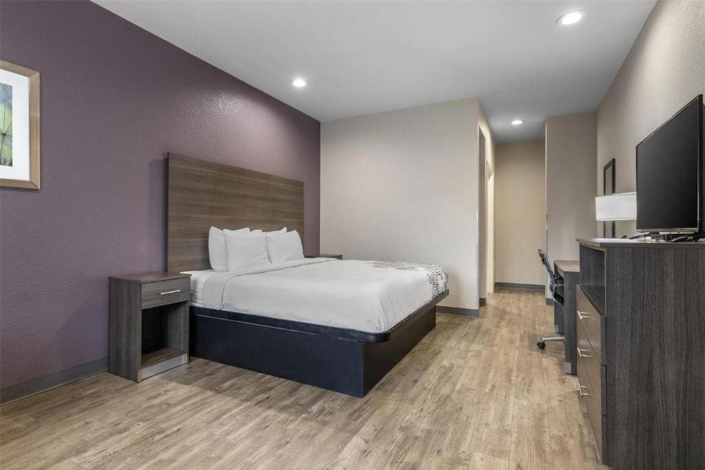King Room - Non-Smoking room - Image 1