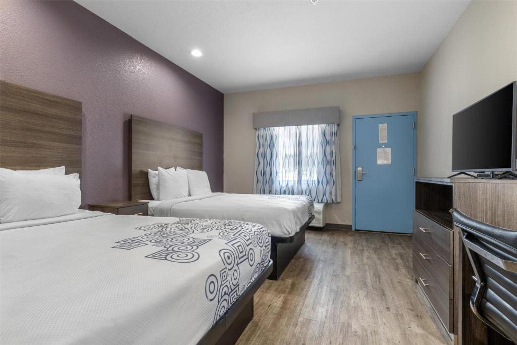 Queen Room with Two Queen Beds room - Image 2