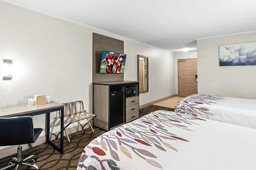 Deluxe Room with Two Queen Beds Disability Access Non-Smoking room - Image 3