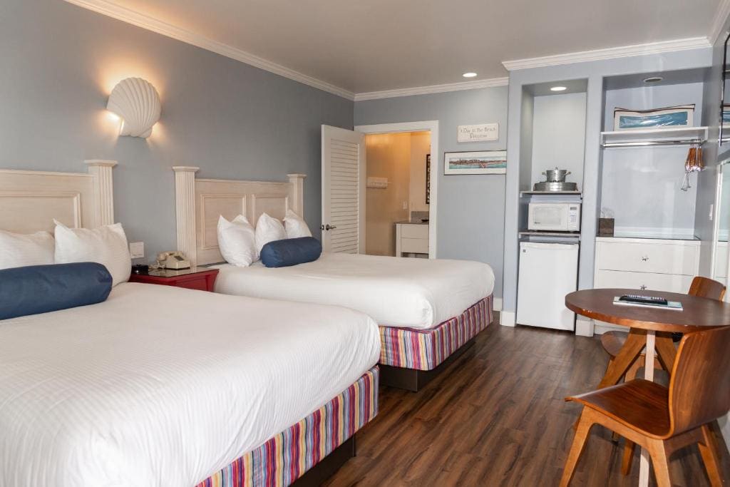 Standard Queen Room with Two Queen Beds room - Image 1