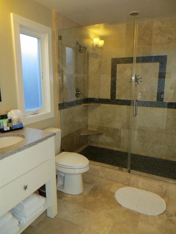 Standard Queen Room with Two Queen Beds room - Image 3
