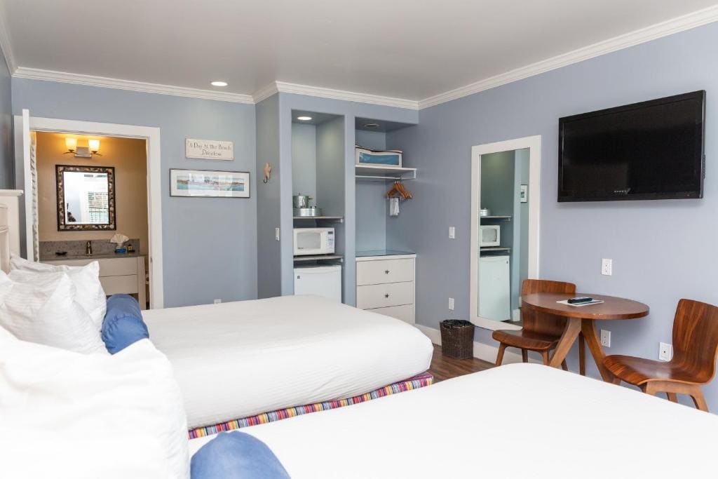 Standard Queen Room with Two Queen Beds room - Image 2