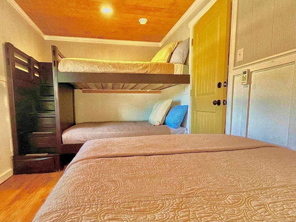 Three-Bedroom House room - Image 2