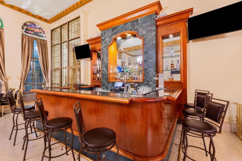 One-Bedroom Deluxe King Suite with Kitchen room - Image 1