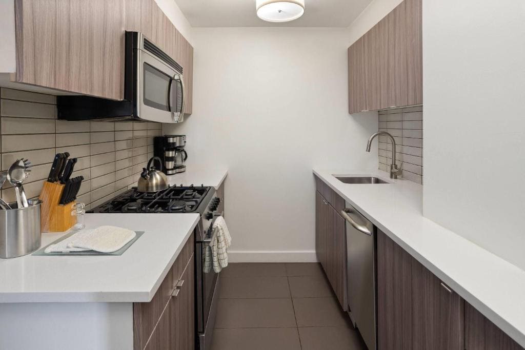 3 Queen Beds, Three-Bedroom Apartment, Non-Smoking room - Image 1