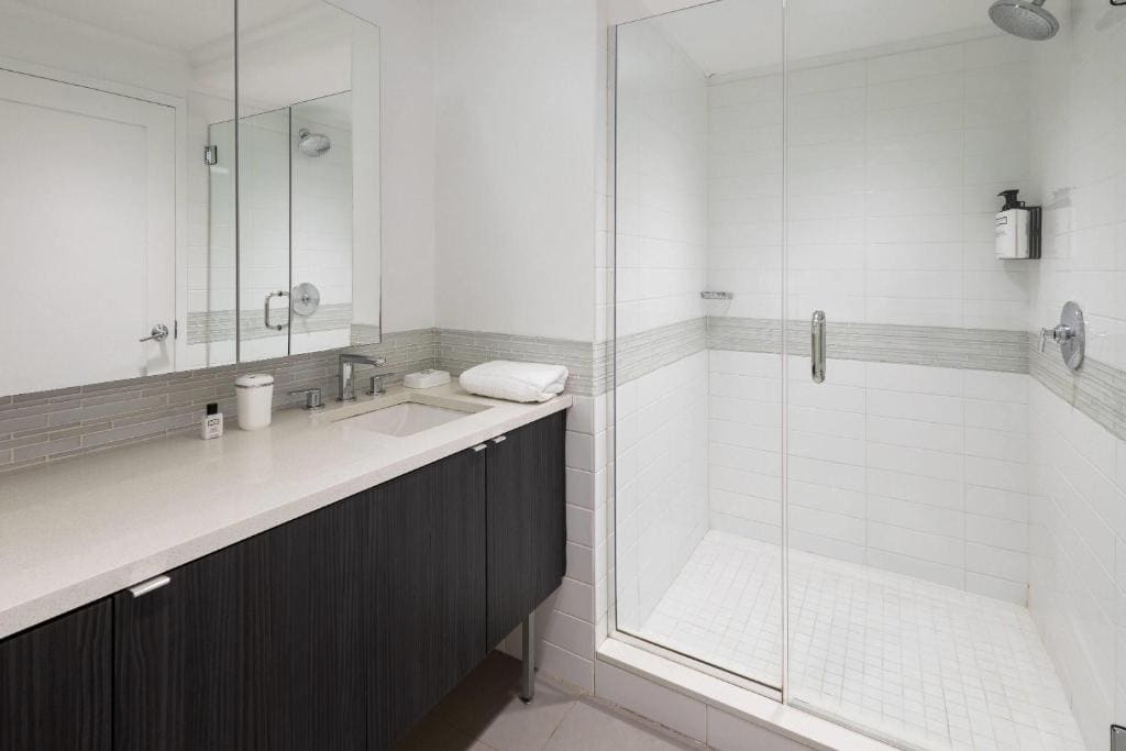 1 Queen Bed, One-Bedroom Apartment, Non-Smoking room - Image 2