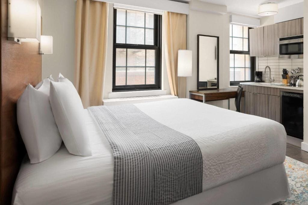 1 Queen Bed, One-Bedroom Apartment, Non-Smoking room - Image 1