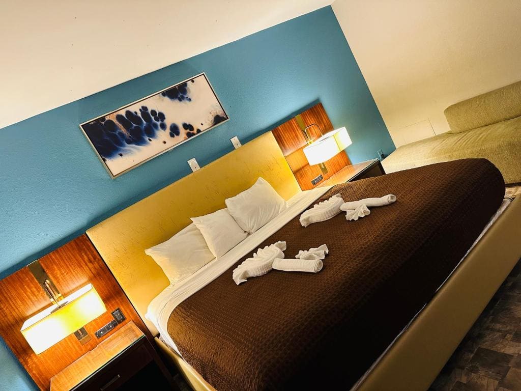 King Room - Non-Smoking room - Image 3