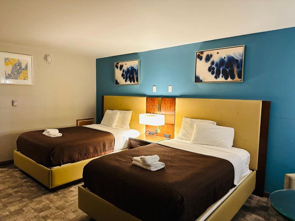 Double Room with Two Double Beds - Non-Smoking room - Image 3