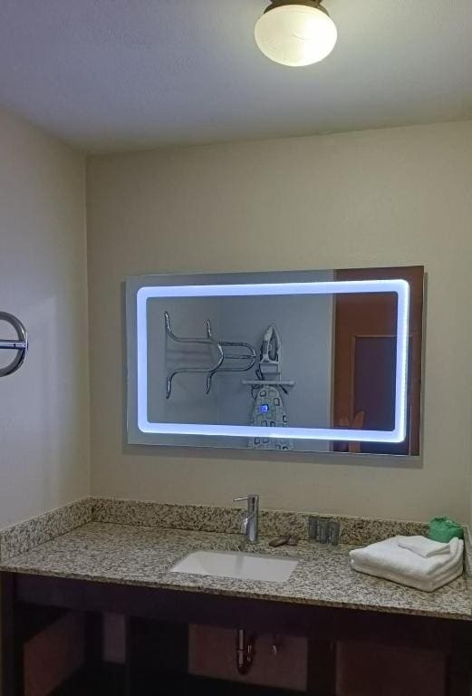Queen Room - Disability Access room - Image 3