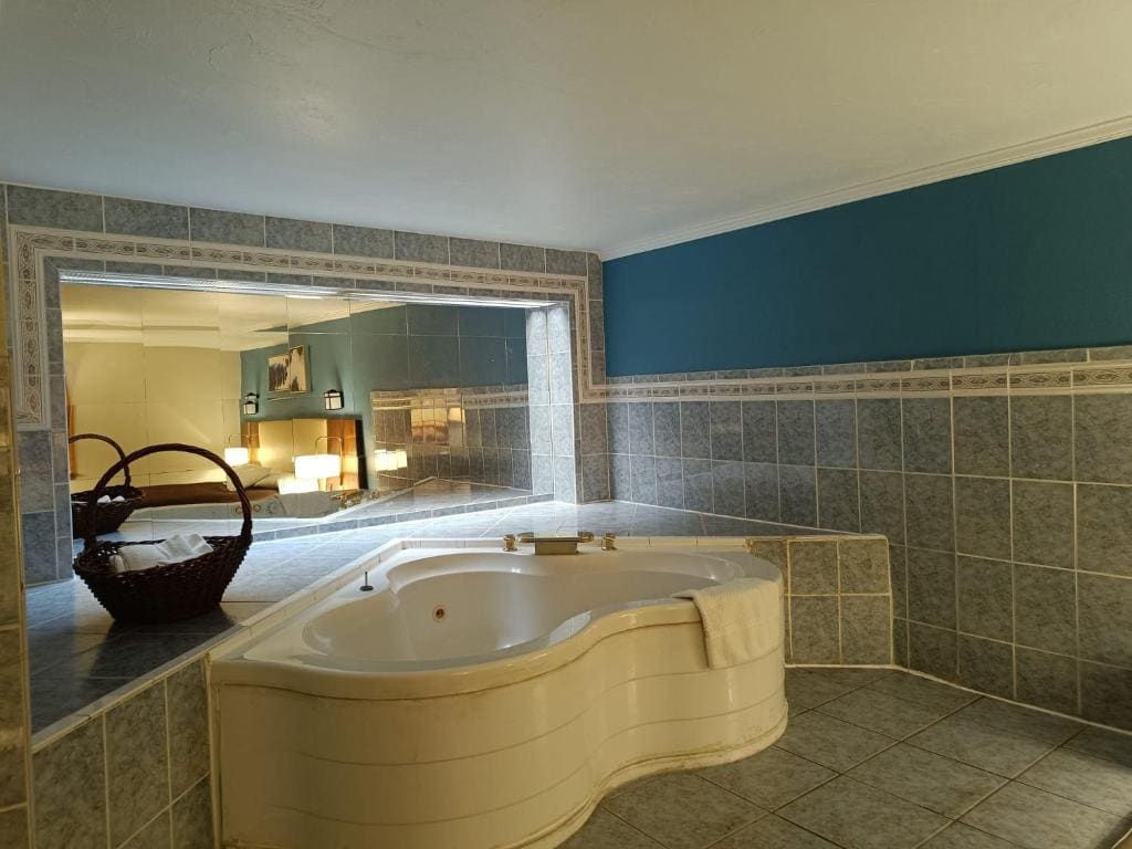 Double Room with Two Double Beds - Non-Smoking room - Image 2