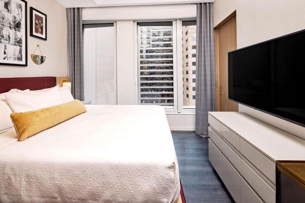 One-Bedroom King Suite with Sofa Bed room - Image 1