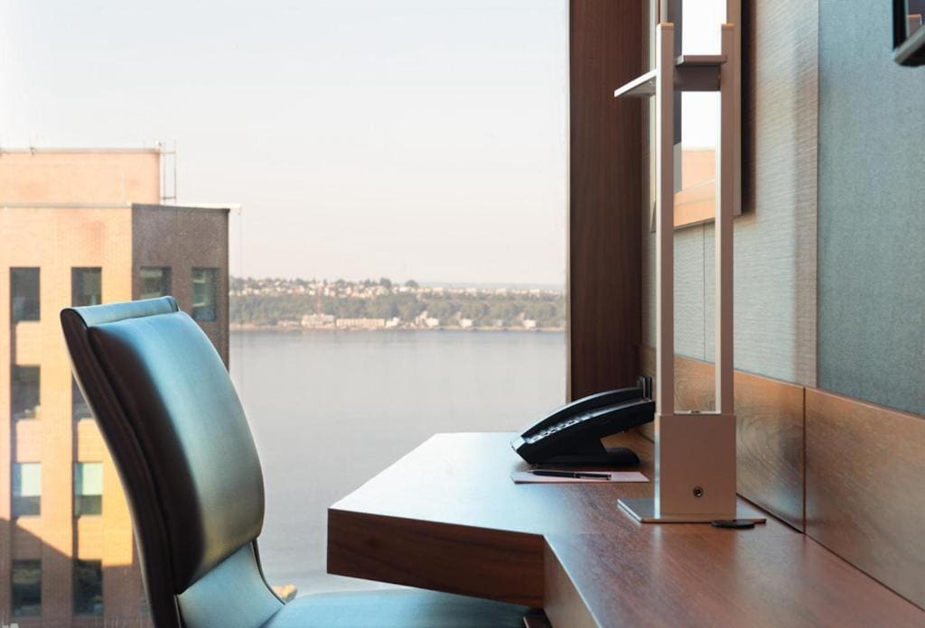 Deluxe King Room with City View room - Image 2