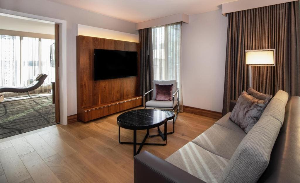 One-Bedroom King Suite with Water view room - Image 3