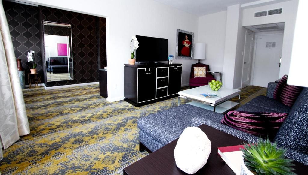 Deluxe King Suite room - Image 1