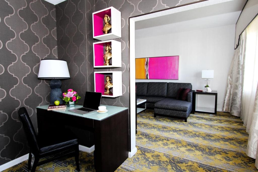 Deluxe King Suite room - Image 3