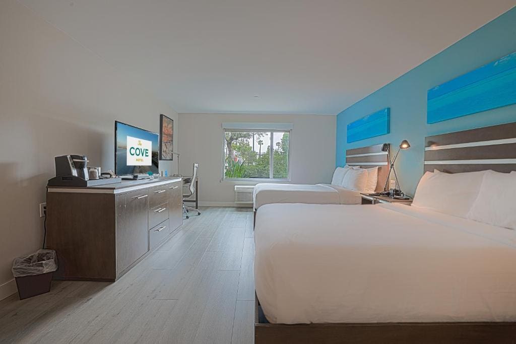 Standard Room, 2 Queen Beds, Non-Smoking room - Image 2
