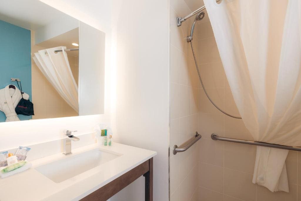 Standard Room, 2 Queen Beds, Accessible, Non-Smoking room - Image 2
