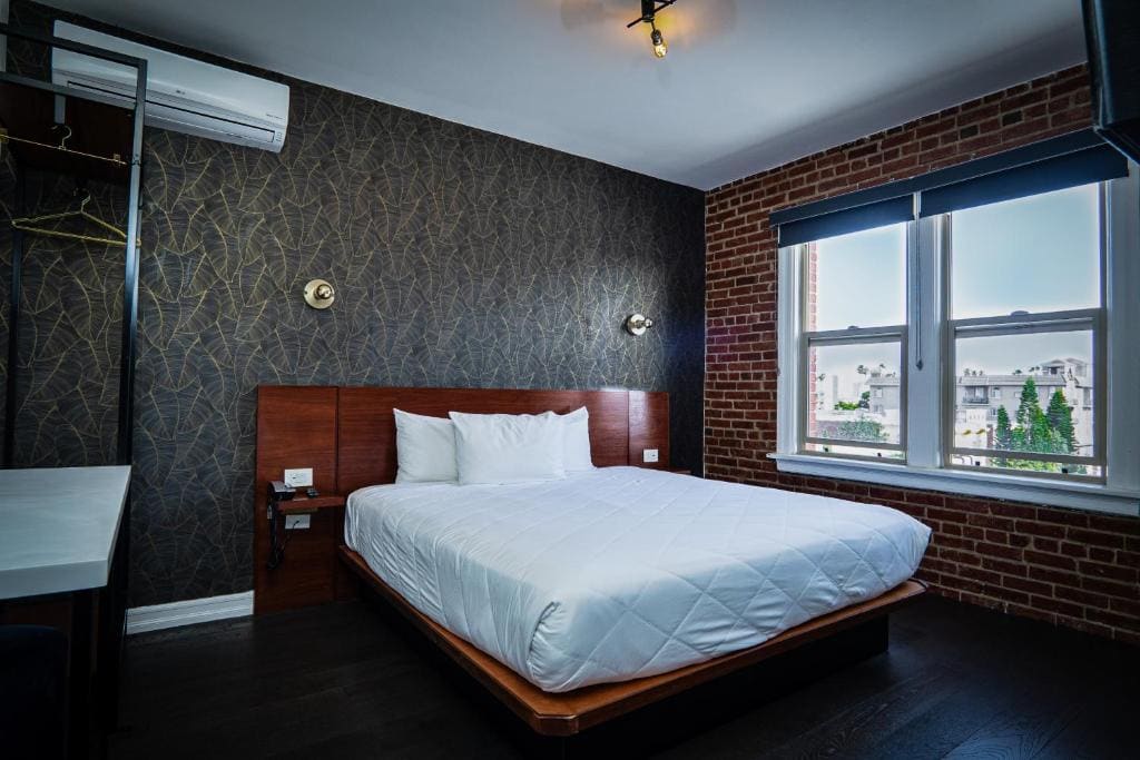 Deluxe King Room room - Image 1