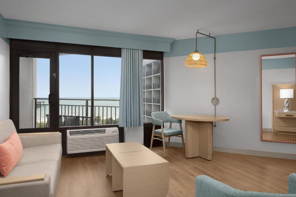 Junior King Suite with Ocean View room - Image 3