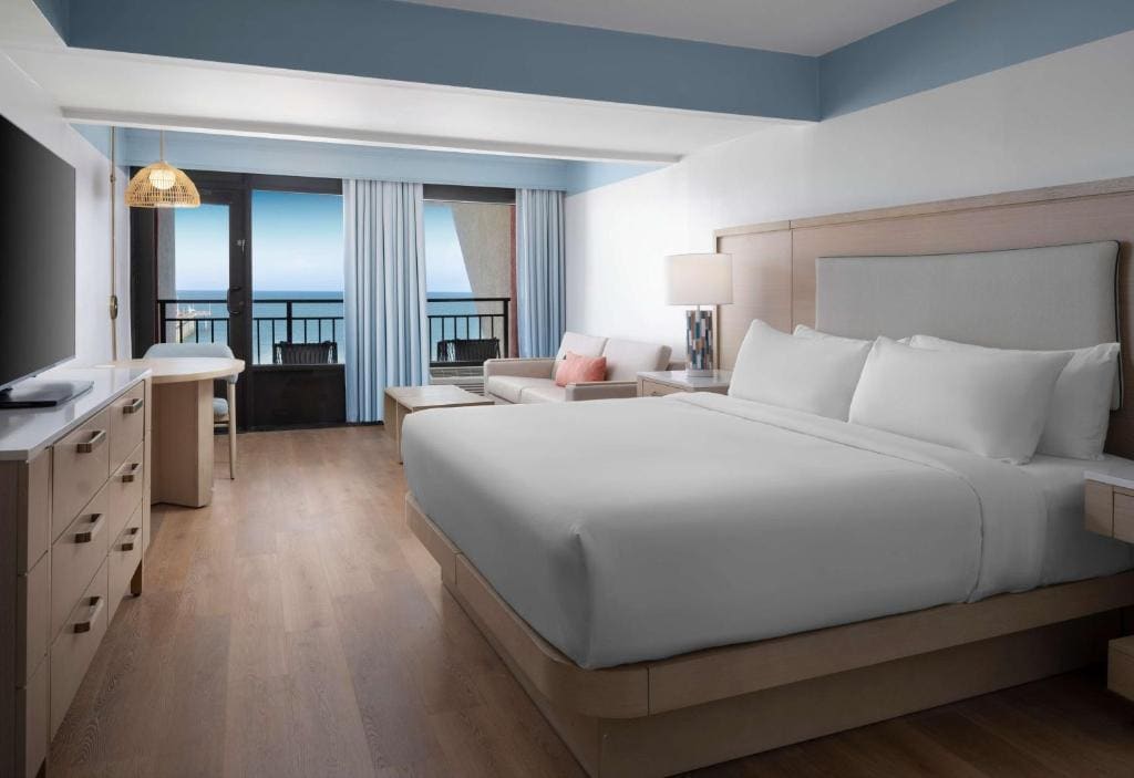 King Room with Ocean View and Bath Tub - Disability Access room - Image 1
