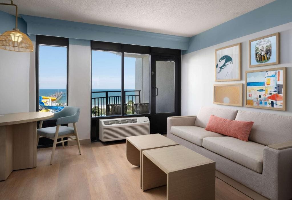 Junior King Suite with Seating Area room - Image 3