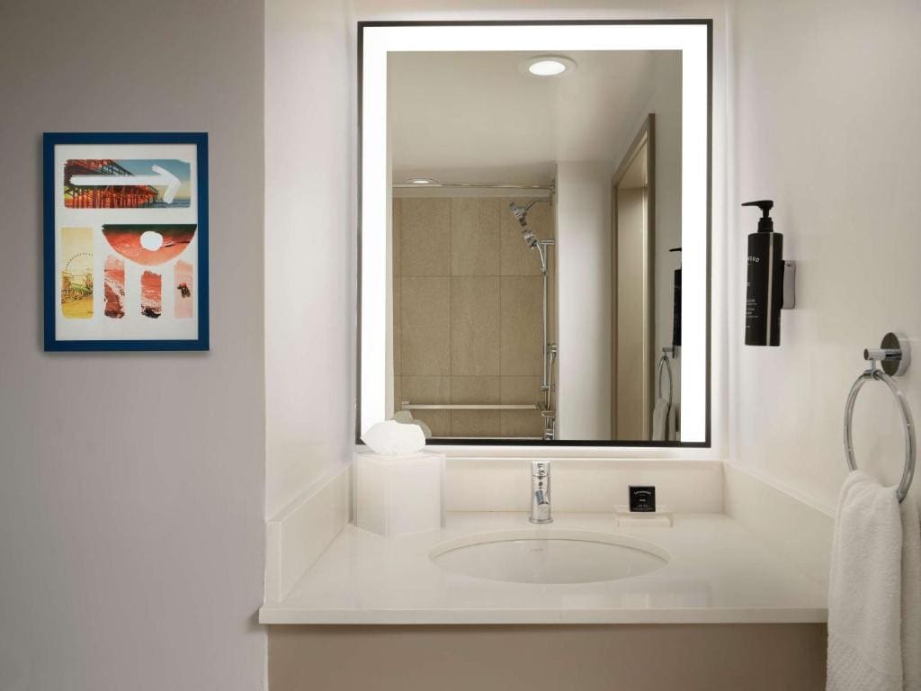 King Room with Ocean View and Bath Tub - Disability Access room - Image 2
