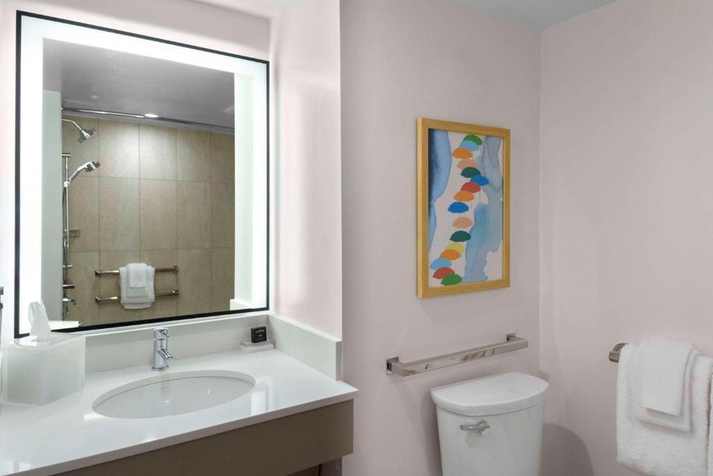 King Room with Ocean View and Bath Tub - Disability Access room - Image 3