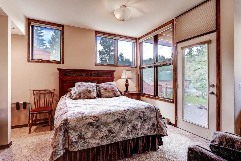 One-Bedroom Apartment room - Image 3