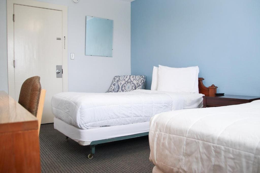Standard Family Room room - Image 1