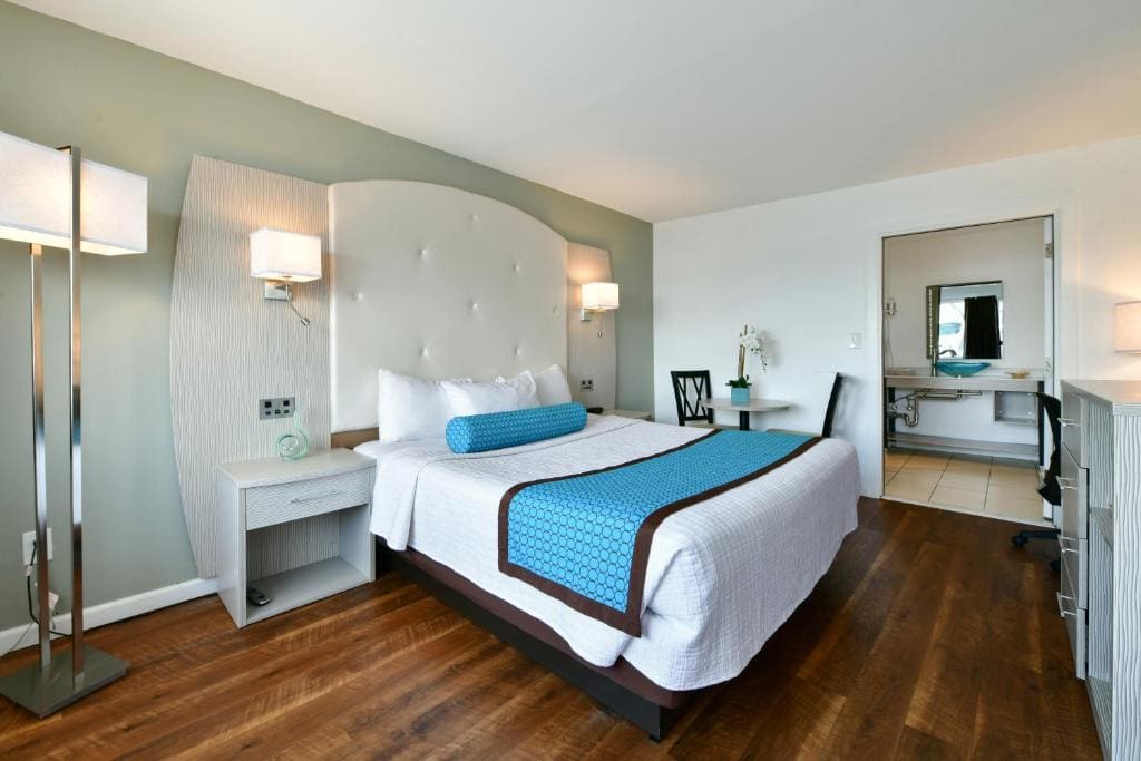 Deluxe King Room room - Image 1