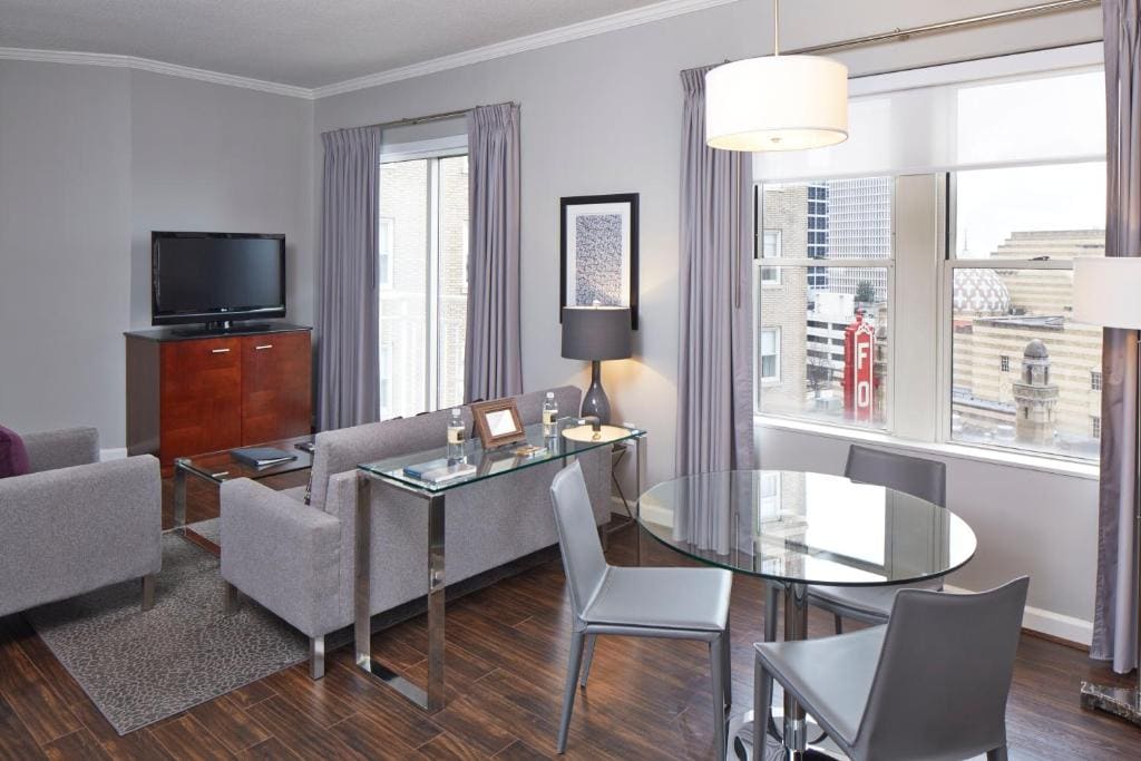 One Bedroom Apartment with Kitchen room - Image 2
