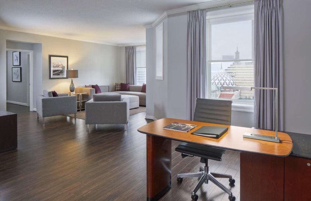 Three Bedroom Apartment with Kitchen room - Image 1