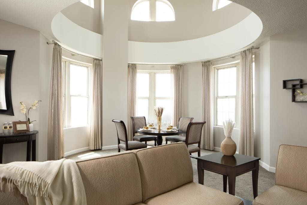 One Level Penthouse room - Image 3