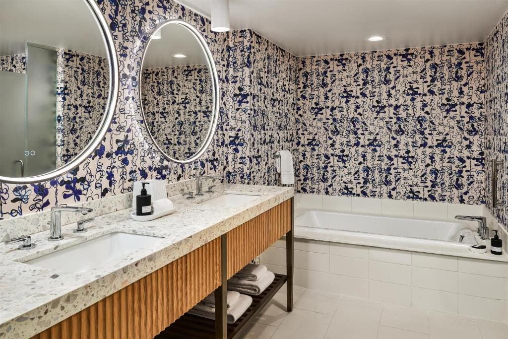 One-Bedroom King Suite room - Image 2