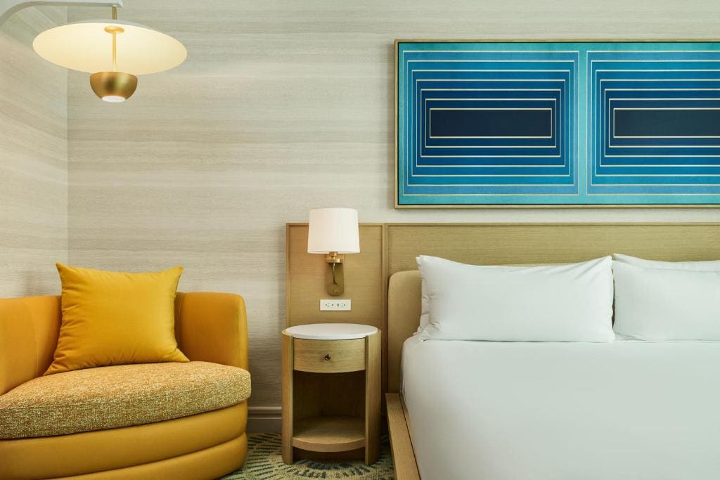 King Room with Roll-In Shower - Mobility/Hearing Accessible room - Image 1