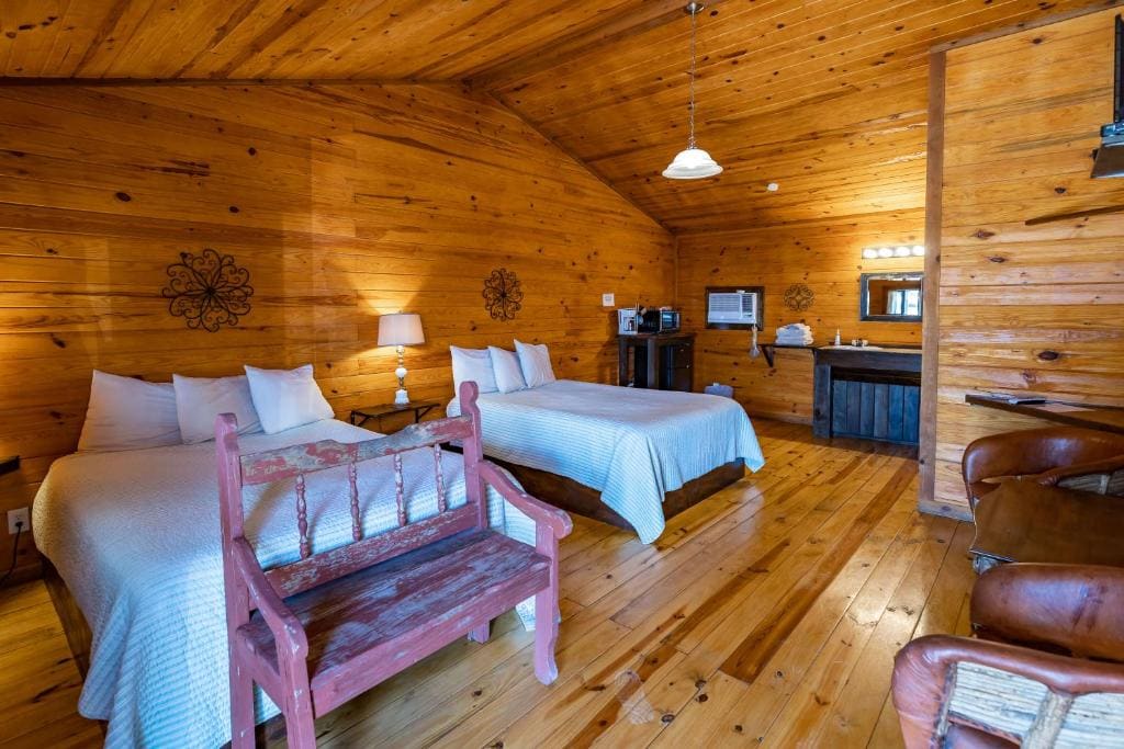 Queen Room with Two Queen Beds room - Image 2