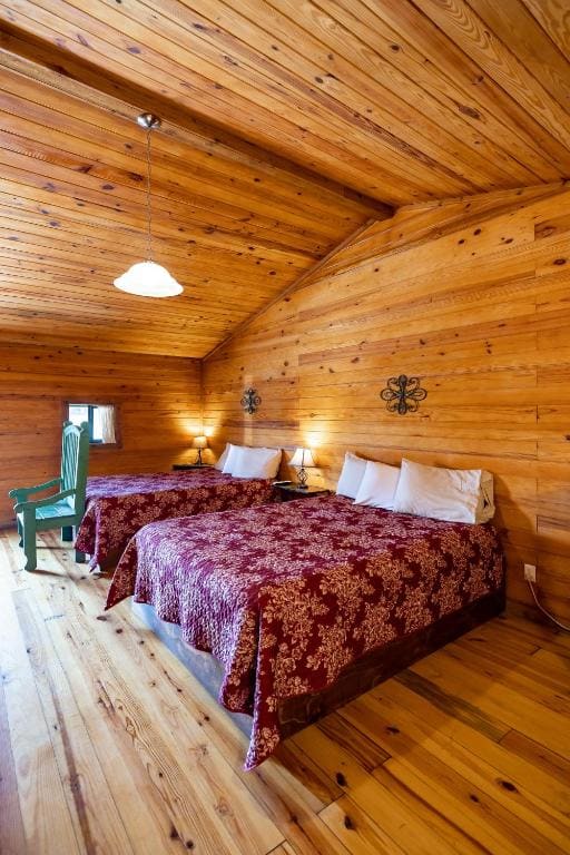 Standard Queen Room with Two Queen Beds room - Image 2
