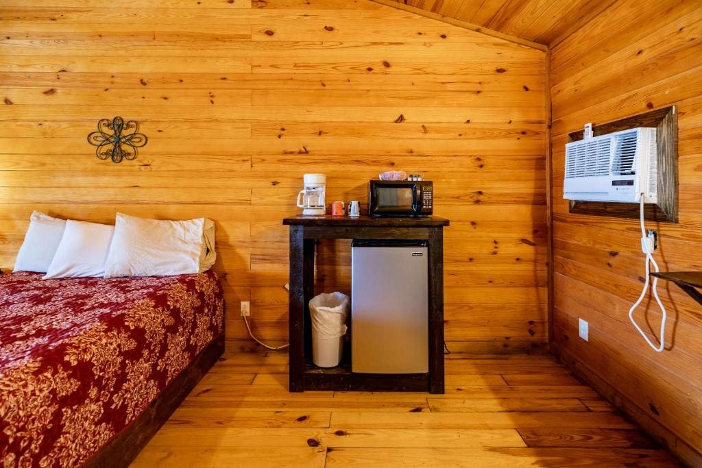 Standard Queen Room with Two Queen Beds room - Image 1