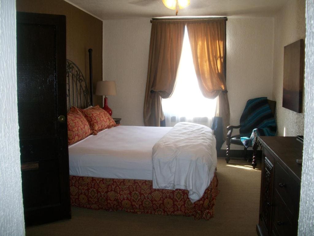 Standard King Room room - Image 3