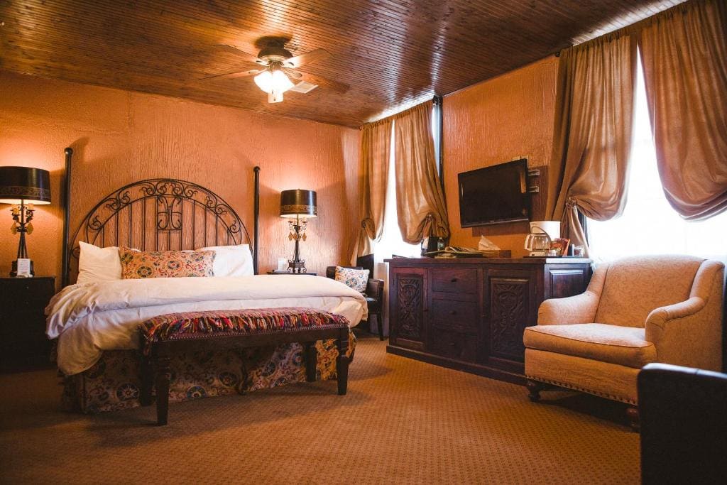 Junior Suite with Spa Bath room - Image 1