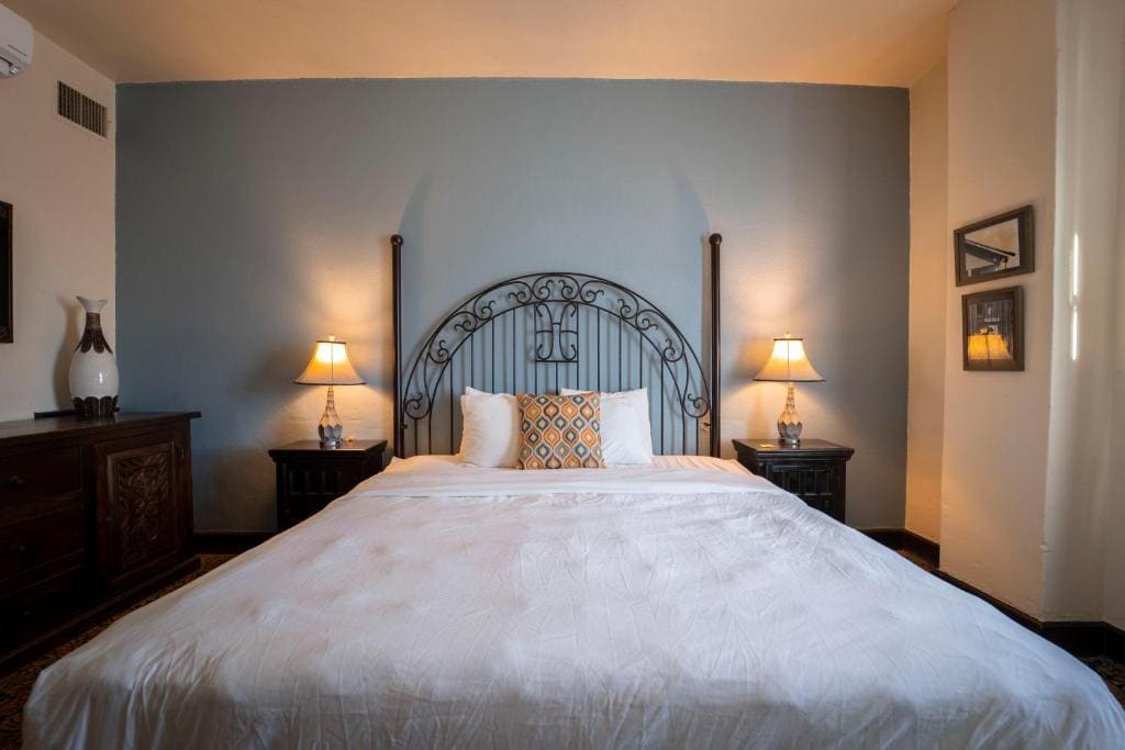 Standard King Room room - Image 2