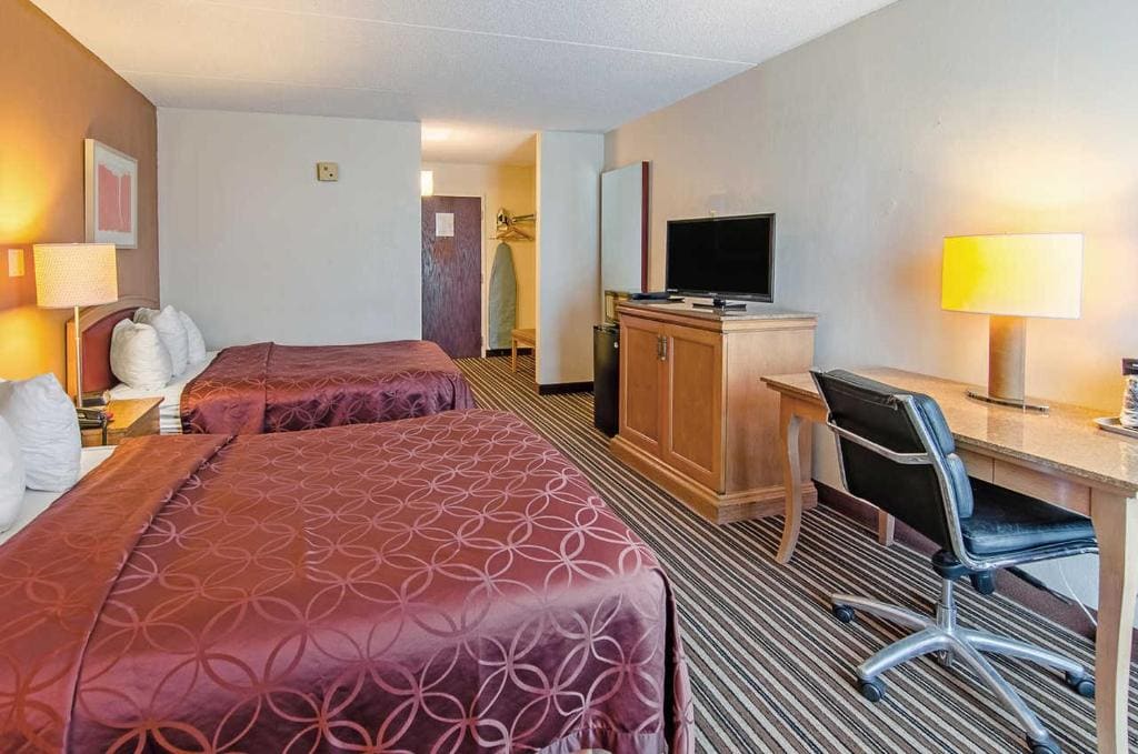 Queen Room with Two Queen Beds - Non-Smoking room - Image 1