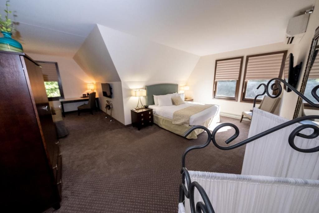 Suite with Spa Bath room - Image 2
