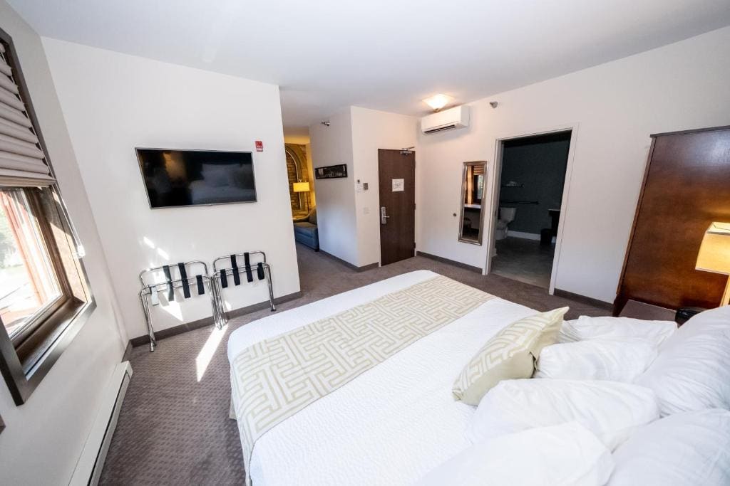 King Studio with Sofa Bed room - Image 1