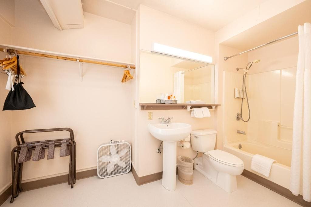 Deluxe King Room room - Image 3