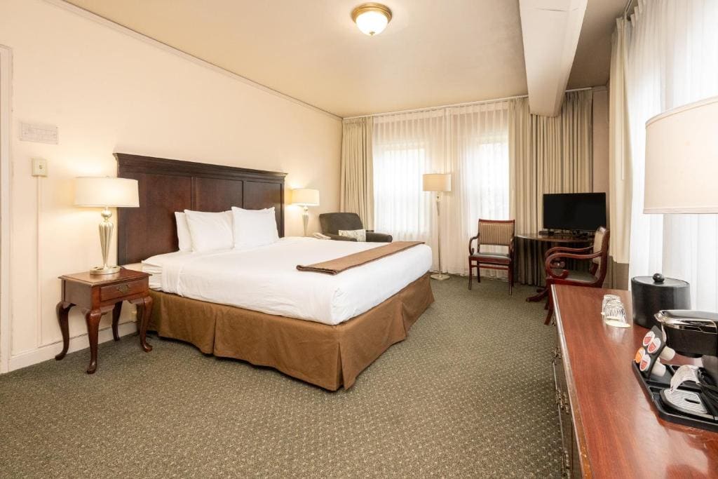 Deluxe King Room room - Image 2